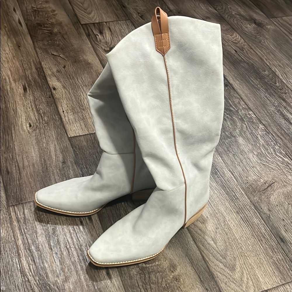 Mi.iM Soft Gray and Tan Heeled Boots